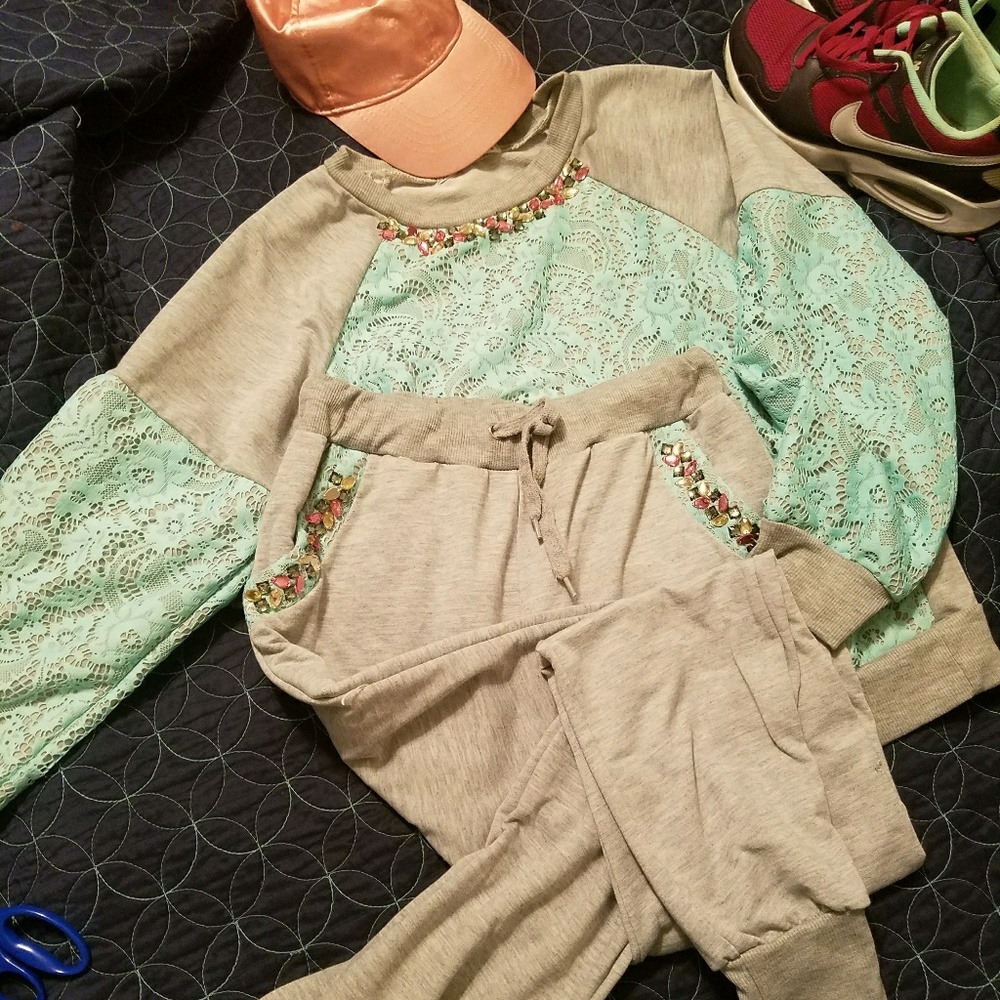 SET Cute pair of sweats